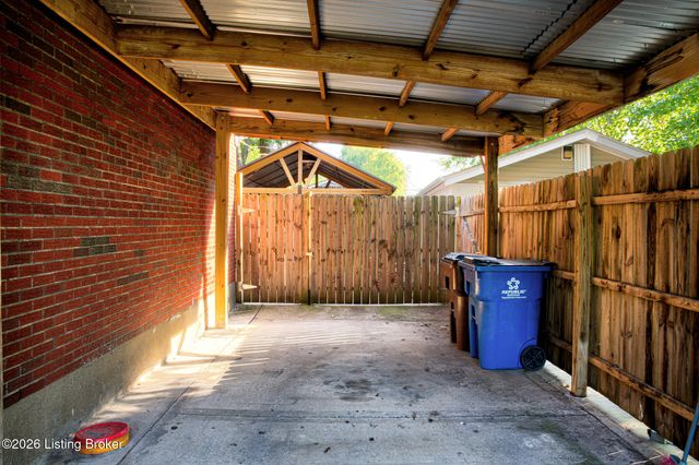 3900 Bonaventure Blvd, Louisville, KY 40219