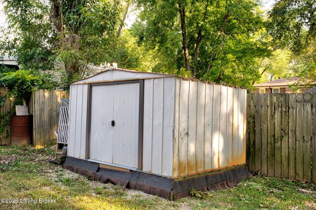 3900 Bonaventure Blvd, Louisville, KY 40219