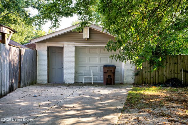 3900 Bonaventure Blvd, Louisville, KY 40219