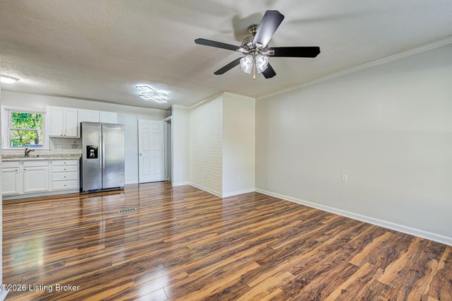 3900 Bonaventure Blvd, Louisville, KY 40219