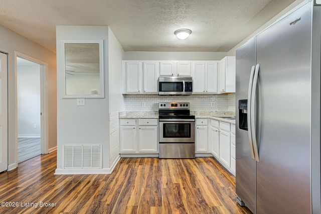 3900 Bonaventure Blvd, Louisville, KY 40219