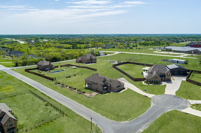 112 Walnut Drive, Van Alstyne, TX 75495