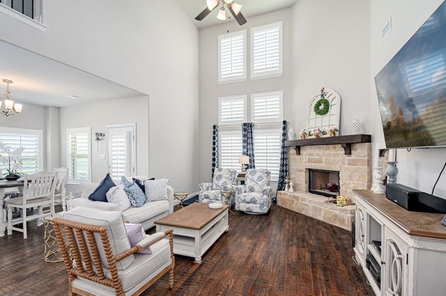 112 Walnut Drive, Van Alstyne, TX 75495