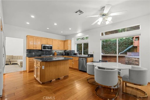 28811 Park Woodland Place, Saugus, CA 91390