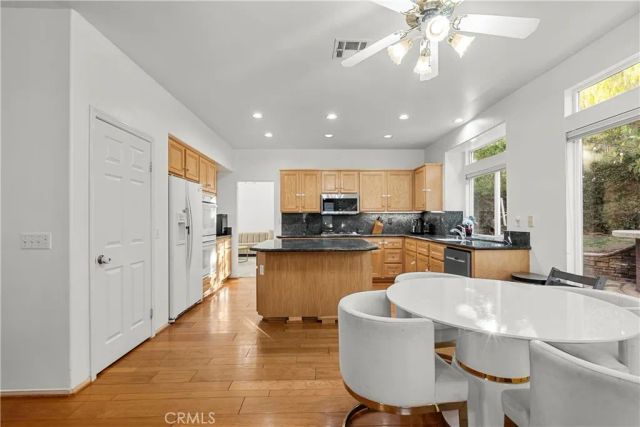 28811 Park Woodland Place, Saugus, CA 91390