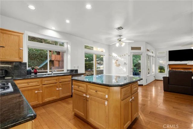 28811 Park Woodland Place, Saugus, CA 91390