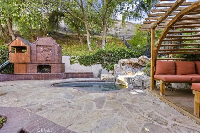 28811 Park Woodland Place, Saugus, CA 91390