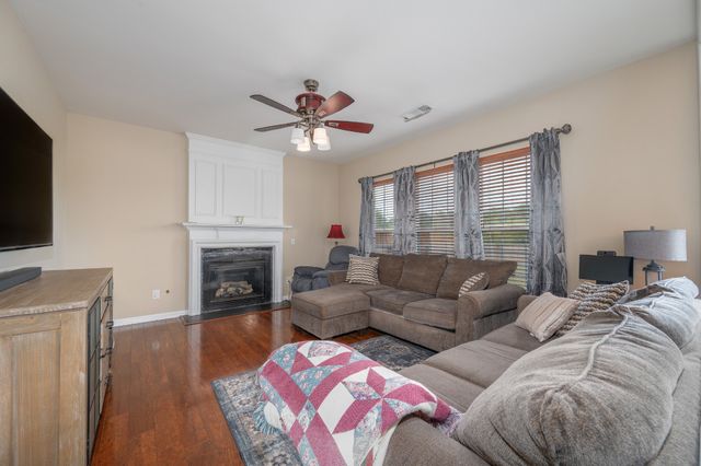 1713 Kendall Cove Ln, Mount Juliet, TN 37122