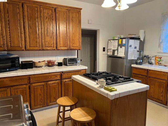 3788 LAKESHORE, Oakland, CA 94610