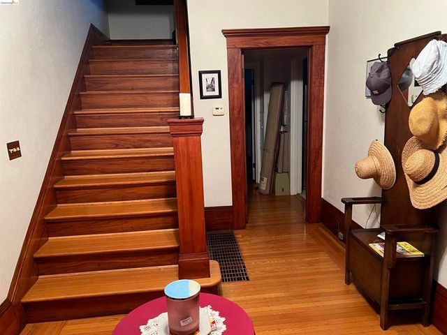 3788 LAKESHORE, Oakland, CA 94610