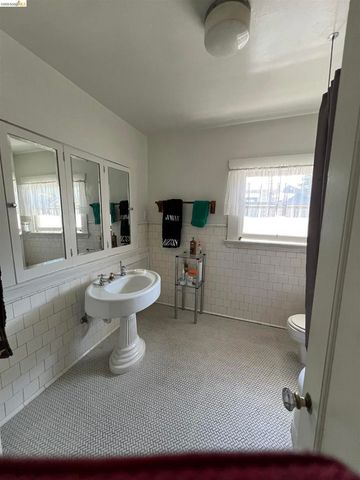 3788 LAKESHORE, Oakland, CA 94610