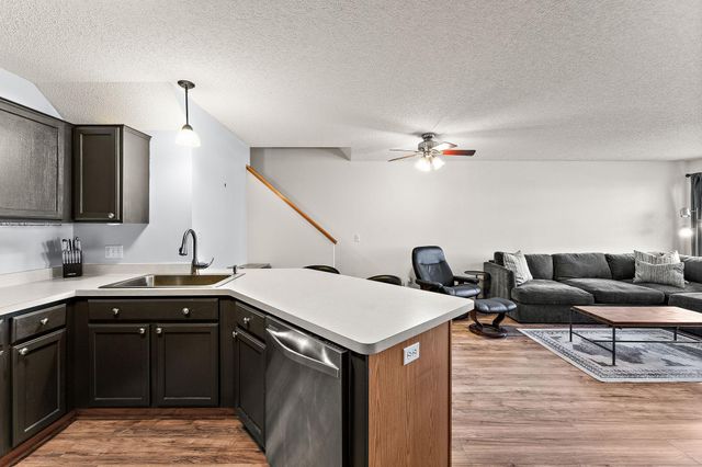 8663 Quarry Ridge Lane C, Woodbury, MN 55125