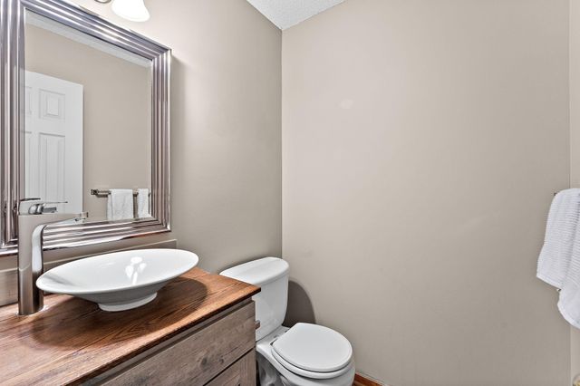 8663 Quarry Ridge Lane C, Woodbury, MN 55125