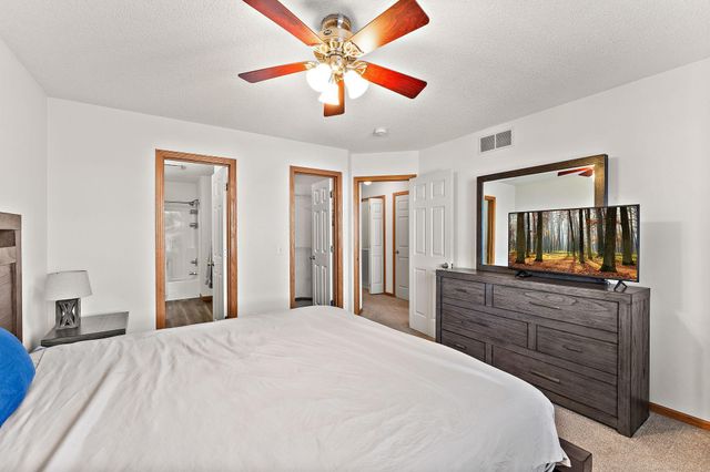 8663 Quarry Ridge Lane C, Woodbury, MN 55125