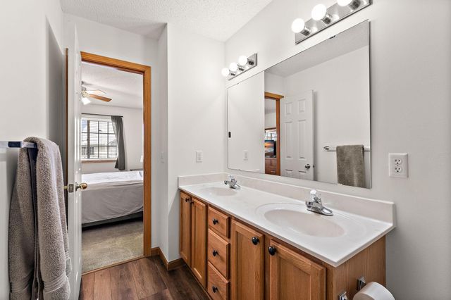 8663 Quarry Ridge Lane C, Woodbury, MN 55125