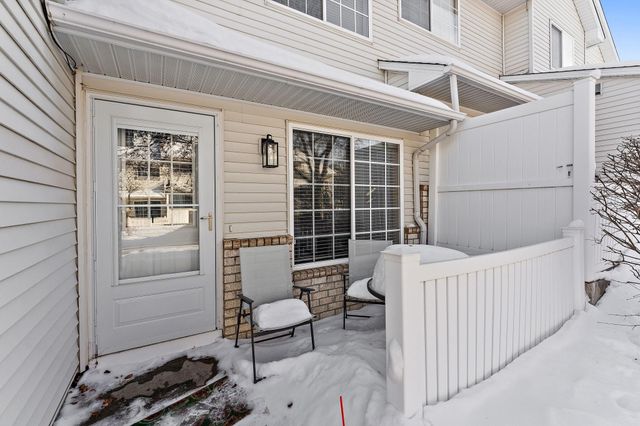 8663 Quarry Ridge Lane C, Woodbury, MN 55125