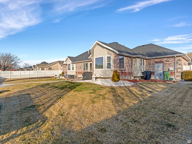 1137 W 2500 S, Syracuse, UT 84075