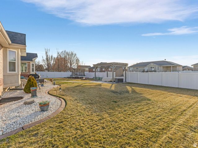 1137 W 2500 S, Syracuse, UT 84075