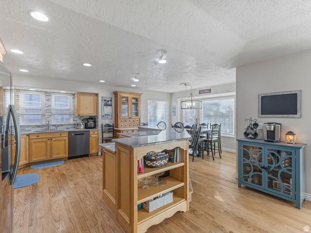 1137 W 2500 S, Syracuse, UT 84075