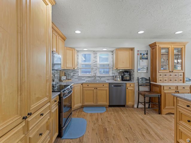 1137 W 2500 S, Syracuse, UT 84075