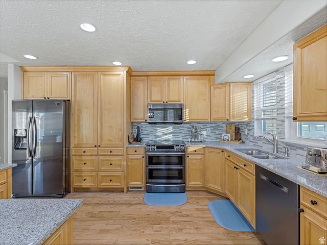 1137 W 2500 S, Syracuse, UT 84075