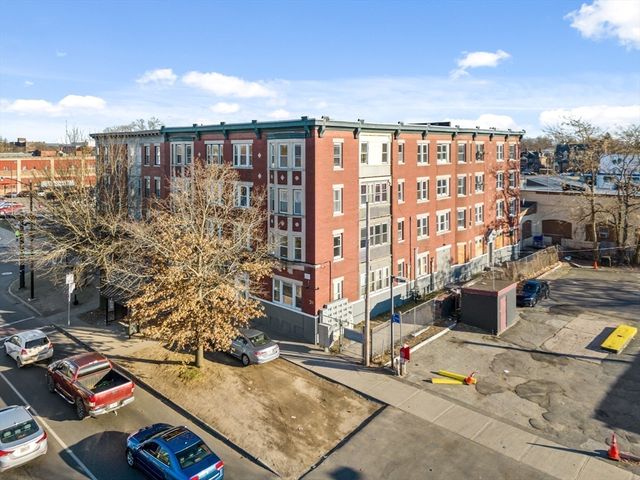 687 State A, Springfield, MA 01109