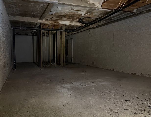 687 State A, Springfield, MA 01109