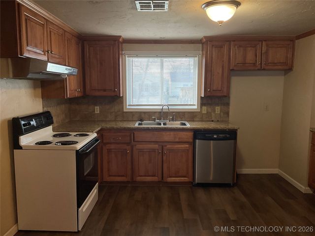 220 E 45th Place S, Tulsa, OK 74105