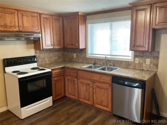 220 E 45th Place S, Tulsa, OK 74105