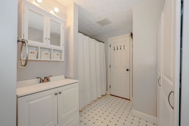 401 N Gate Road, Manchester, NH 03104