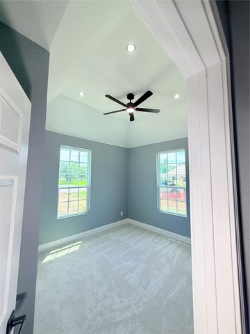 302 E Travis Street, Leonard, TX 75452