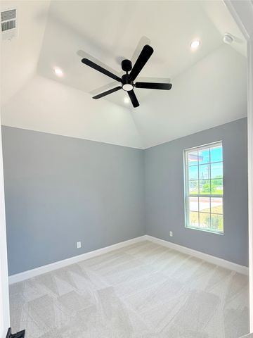 302 E Travis Street, Leonard, TX 75452