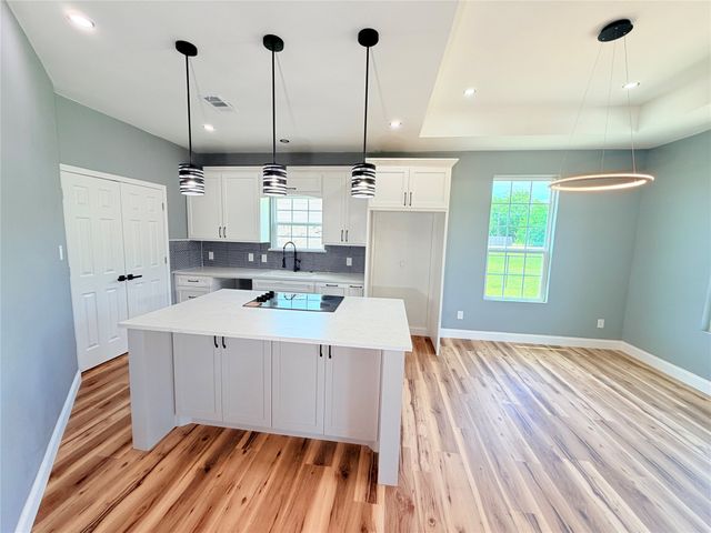 302 E Travis Street, Leonard, TX 75452