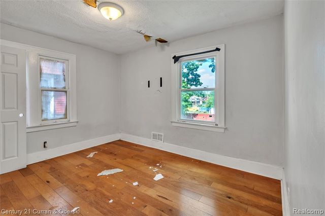16523 Log Cabin Street, Highland Park, MI 48203