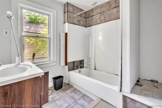 16523 Log Cabin Street, Highland Park, MI 48203