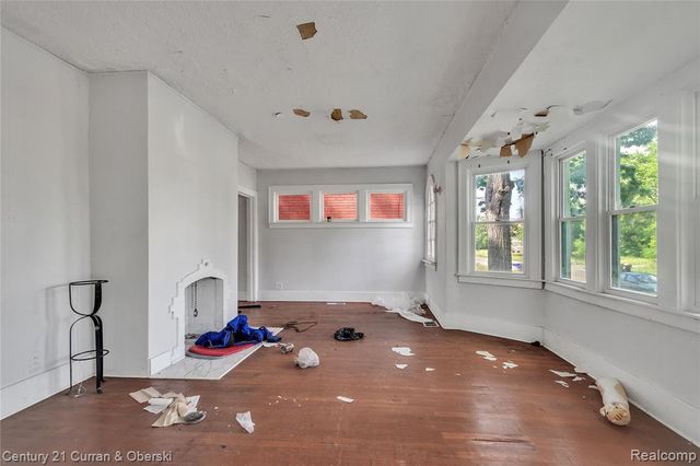 16523 Log Cabin Street, Highland Park, MI 48203