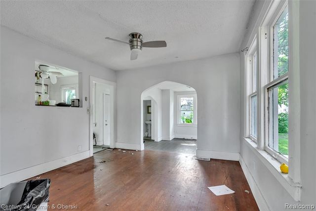 16523 Log Cabin Street, Highland Park, MI 48203
