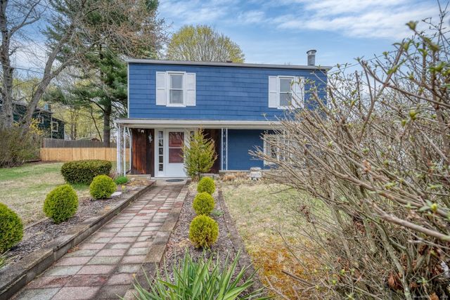 9 Woodlawn Court, Waterford, CT 06385