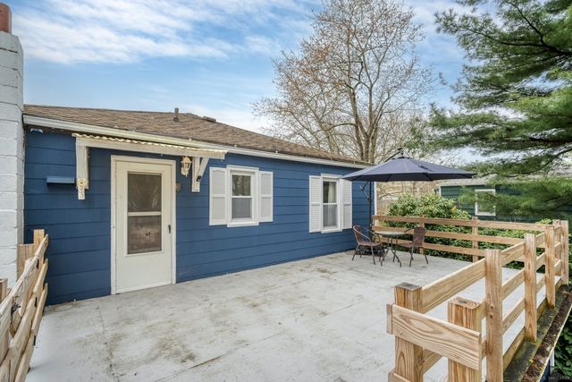 9 Woodlawn Court, Waterford, CT 06385