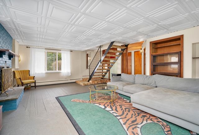 9 Woodlawn Court, Waterford, CT 06385