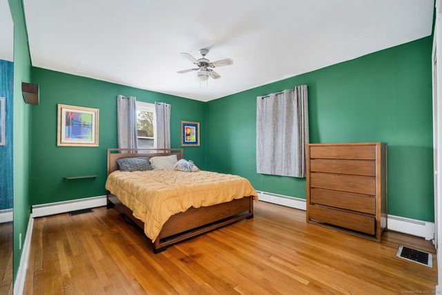 9 Woodlawn Court, Waterford, CT 06385