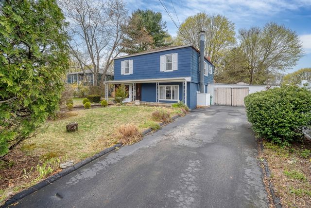 9 Woodlawn Court, Waterford, CT 06385
