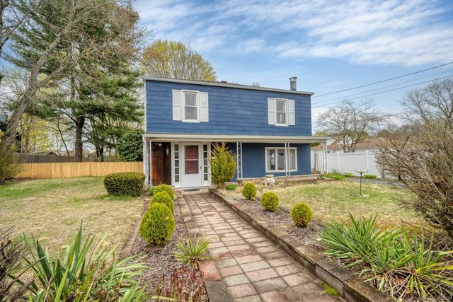 9 Woodlawn Court, Waterford, CT 06385