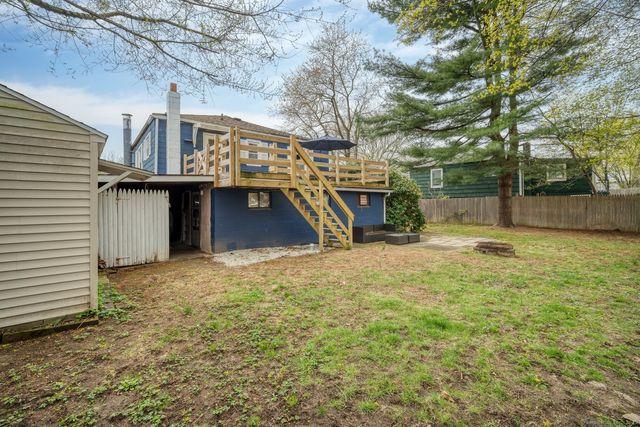 9 Woodlawn Court, Waterford, CT 06385