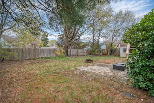 9 Woodlawn Court, Waterford, CT 06385