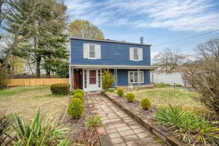 9 Woodlawn Court, Waterford, CT 06385