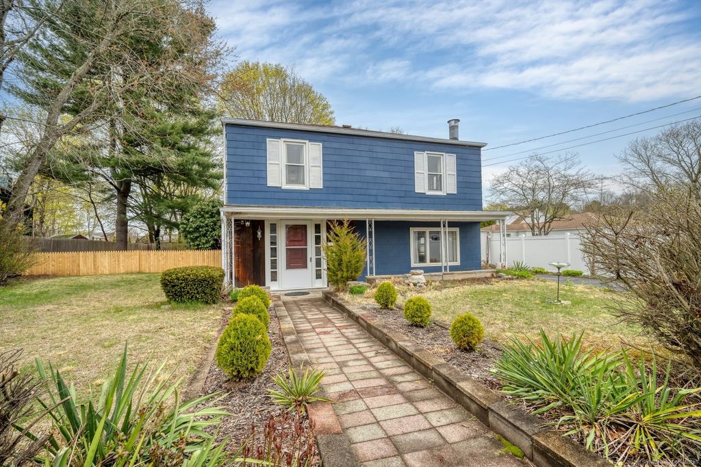 9 Woodlawn Court, Waterford, CT 06385