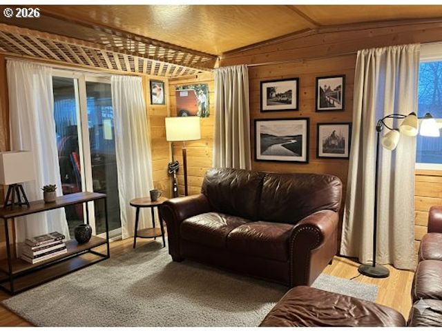 19605 RIVER Rd 104, Gladstone, OR 97027