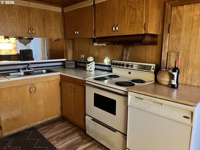 19605 RIVER Rd 104, Gladstone, OR 97027