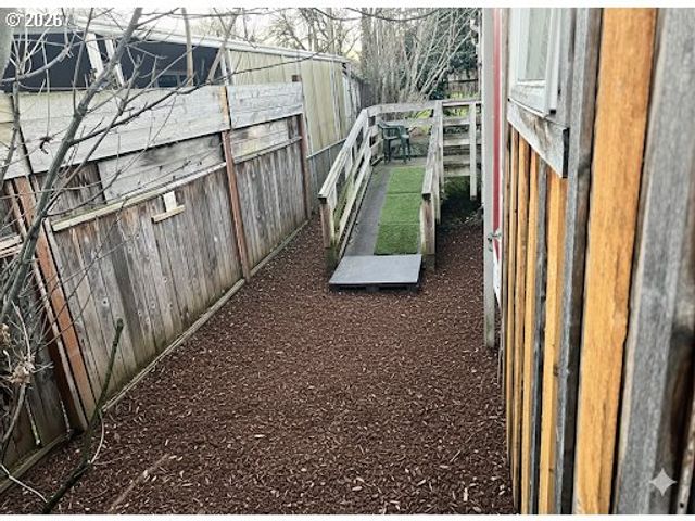 19605 RIVER Rd 104, Gladstone, OR 97027